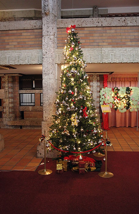 帝国ホテルロビーのクリスマスツリー