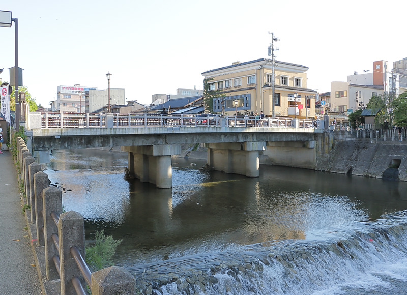 宮川と鍛治橋（かじばし）