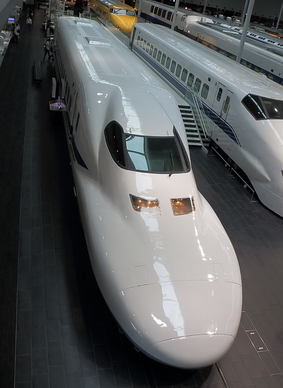 700系723形式新幹線電車