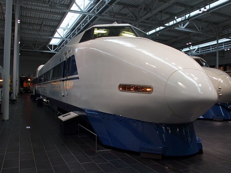 100系123形式新幹線電車