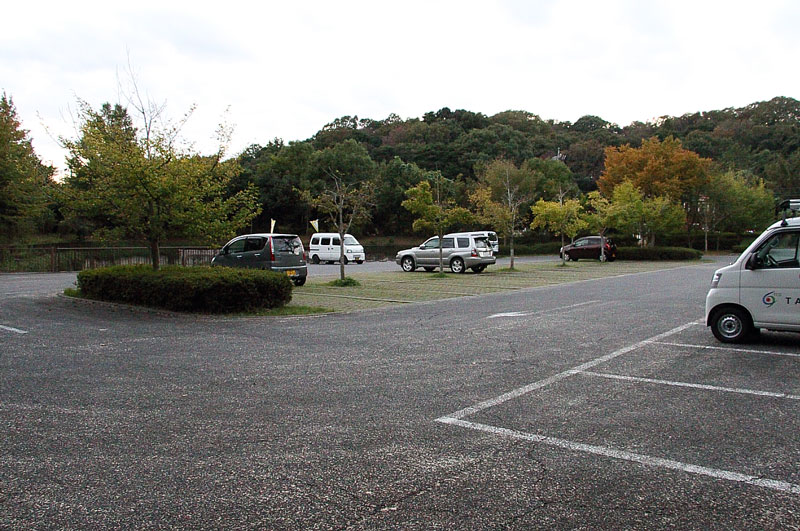 公園内の駐車場