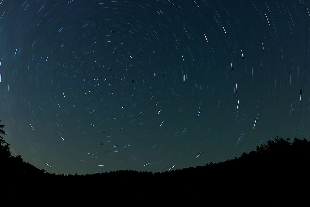 天の北極付近の星の軌跡