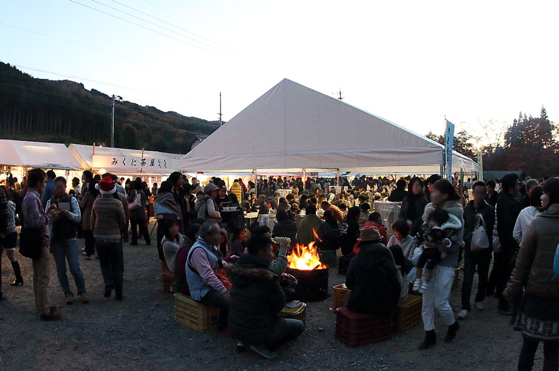 祭り会場の様子