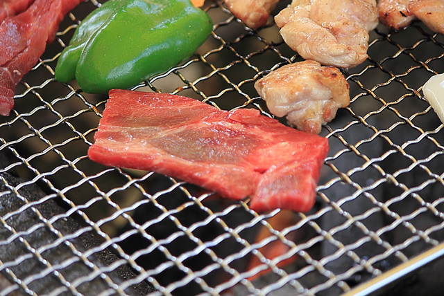 ＢＢＱで牛肉を焼く