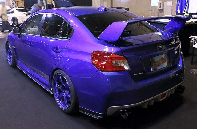 後ろから見たWRX STI(CAB VAB)