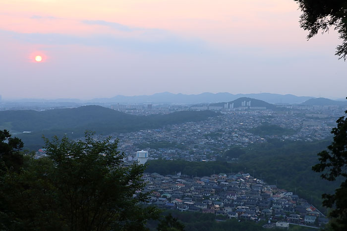 森林交流館の夕景