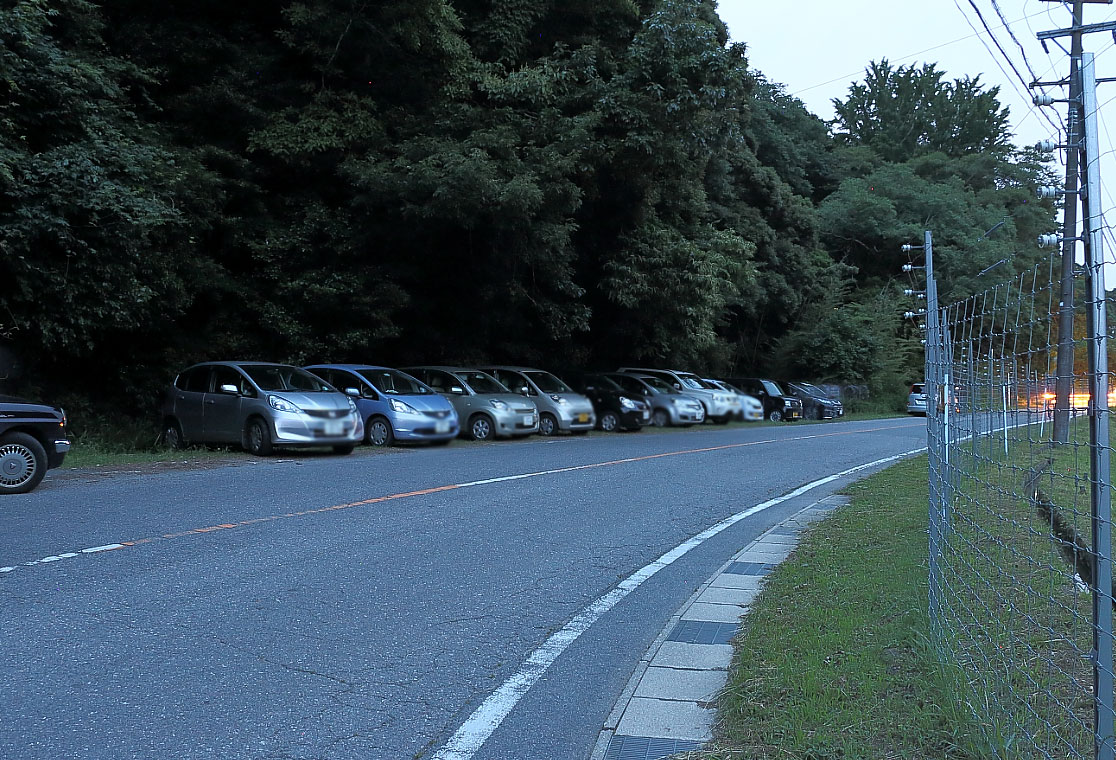 B地点の近くにある駐車場