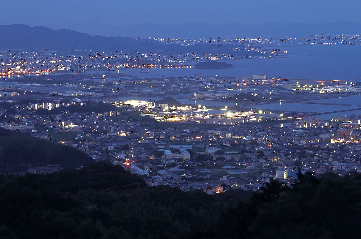 トワイライトスカイと三河湾の夜景