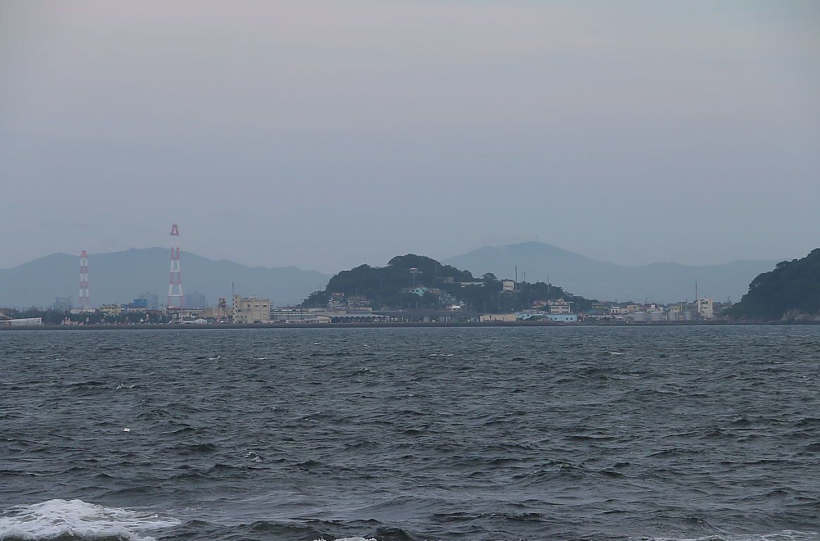 防波堤から見た篠島