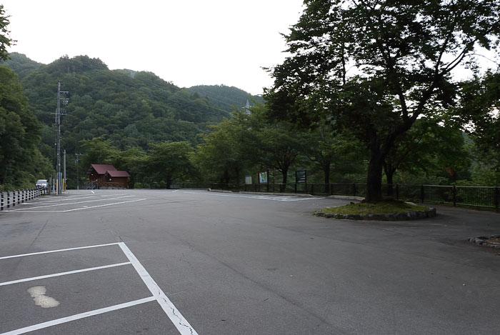 荘川桜の駐車場の様子
