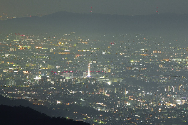 比叡山の山頂から望む琵琶湖の夜景