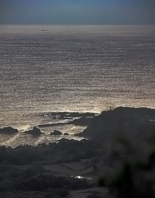 キラキラと輝く伊勢湾