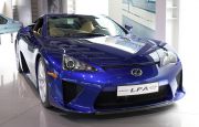 レクサスLFA（青）