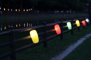 天王川の川岸に灯されたからふるな提灯