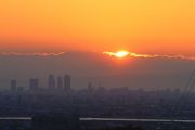 名古屋駅周辺の高層ビル群と日の出の開始