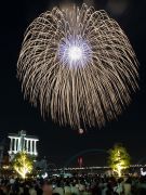 名古屋ポートビルと大玉花火