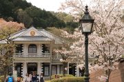 東山梨郡役所と桜