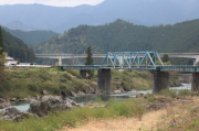 赤池駅近くの鉄道橋と長良川