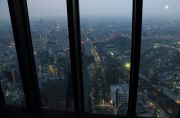 窓越しから見る雨の日の景色