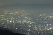 比叡山の山頂から望む琵琶湖の夜景